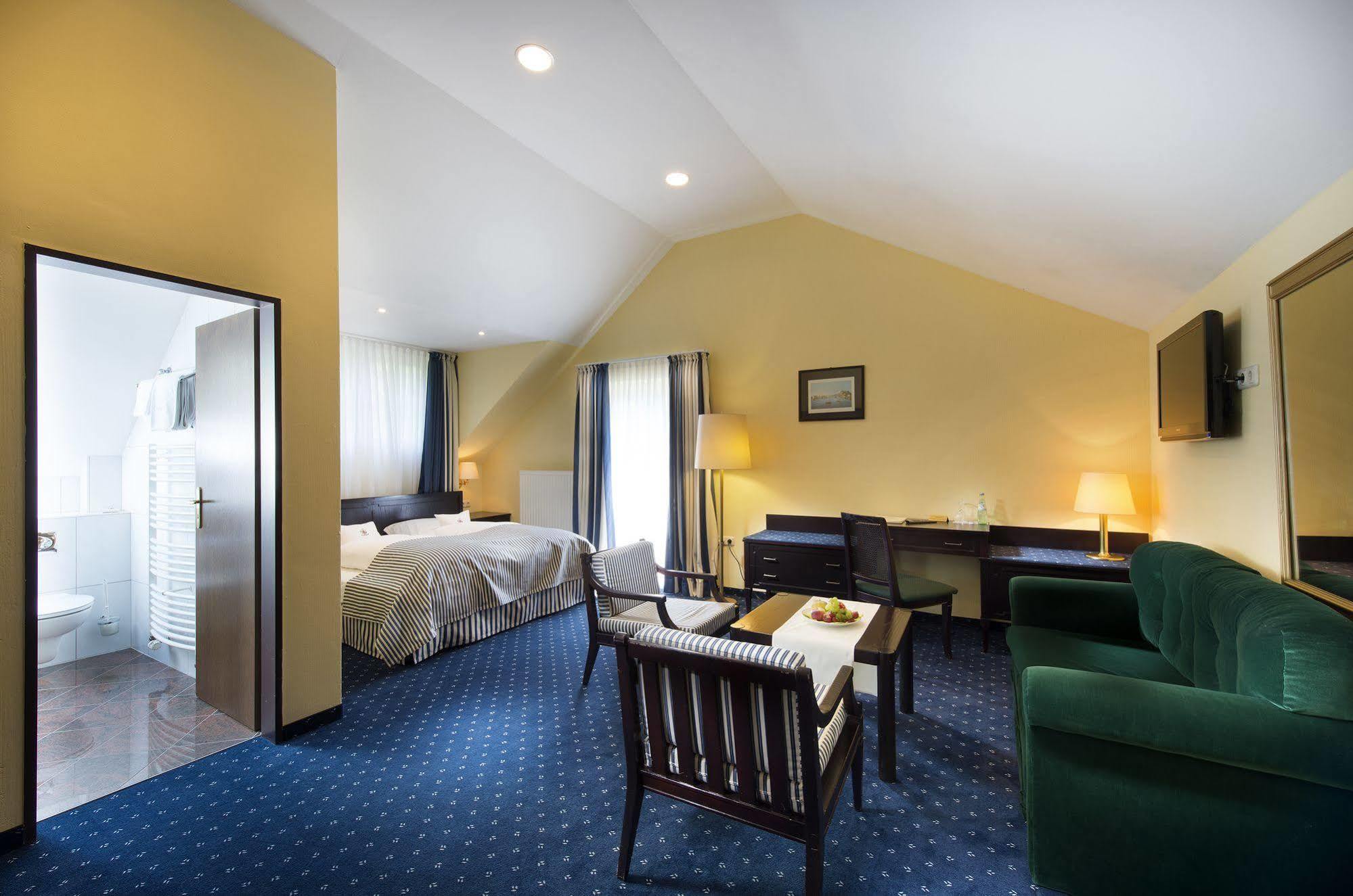 Hotel Landgut Ramshof Willich Esterno foto